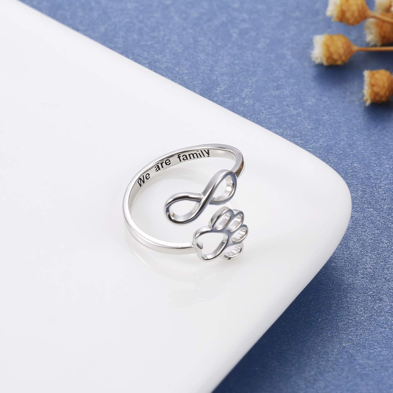 Handgefertigter Ring mit Pfote und Herz