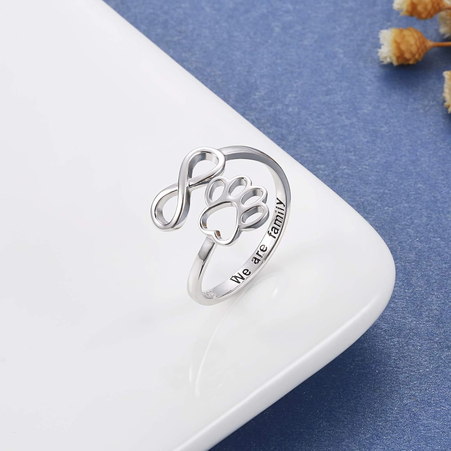 Handgefertigter Ring mit Pfote und Herz
