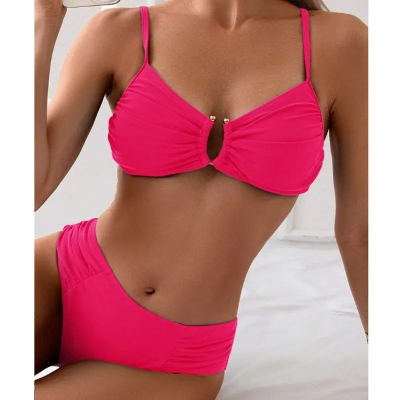 MILENA | Bikini mit Dekorativem Cut-Out und Eleganter Unterstützung für Sommertage