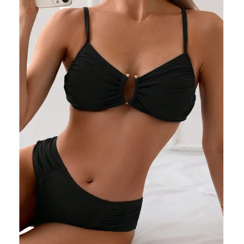 MILENA | Bikini mit Dekorativem Cut-Out und Eleganter Unterstützung für Sommertage