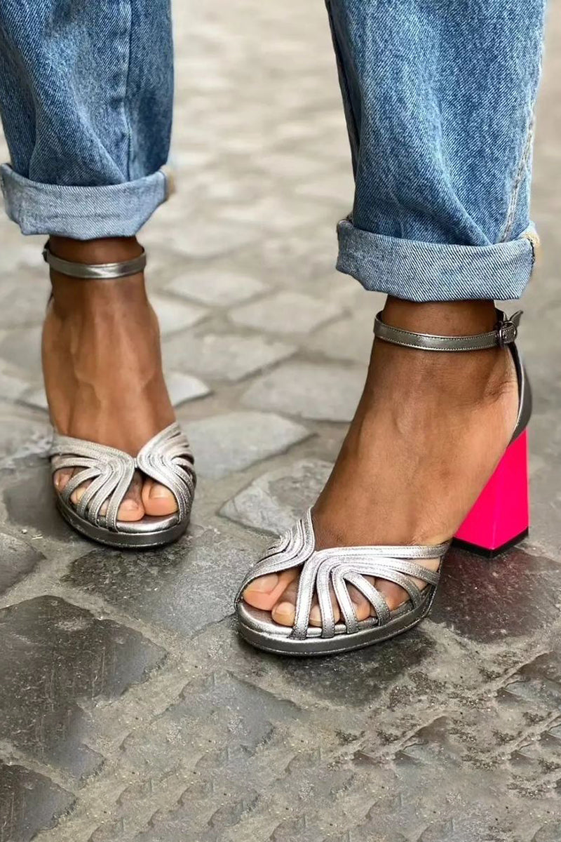 Naelle™ | Glänzende Sandalen mit breitem Absatz und elegantem Riemen
