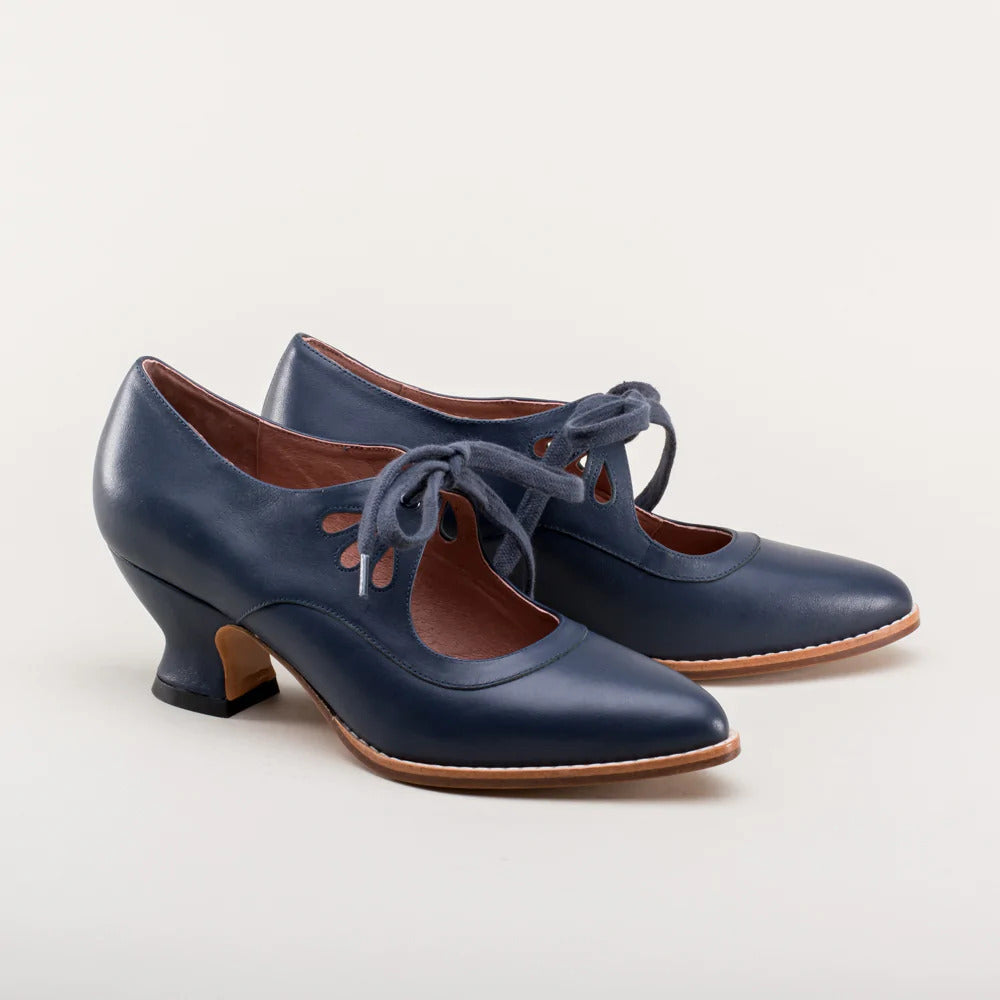 VITTORIA | Retro-Absätze mit Eleganten Schnürsenkeln