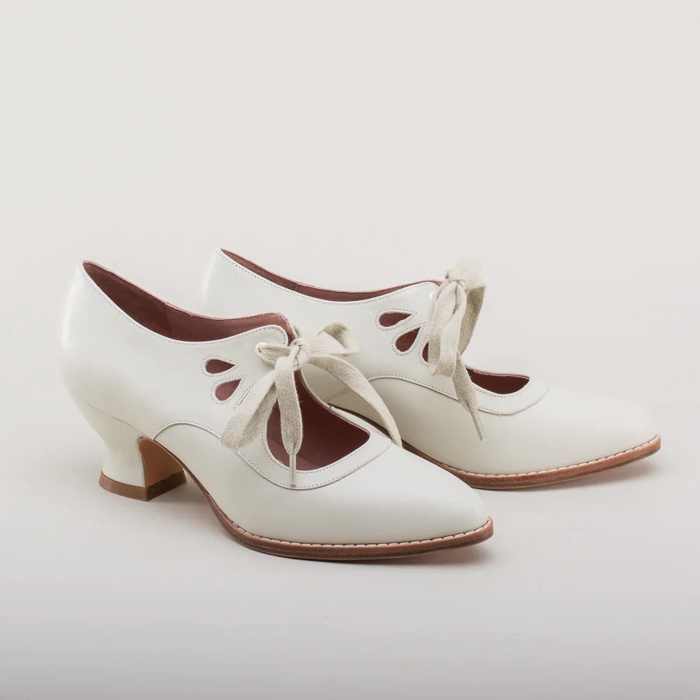 VITTORIA | Retro-Absätze mit Eleganten Schnürsenkeln