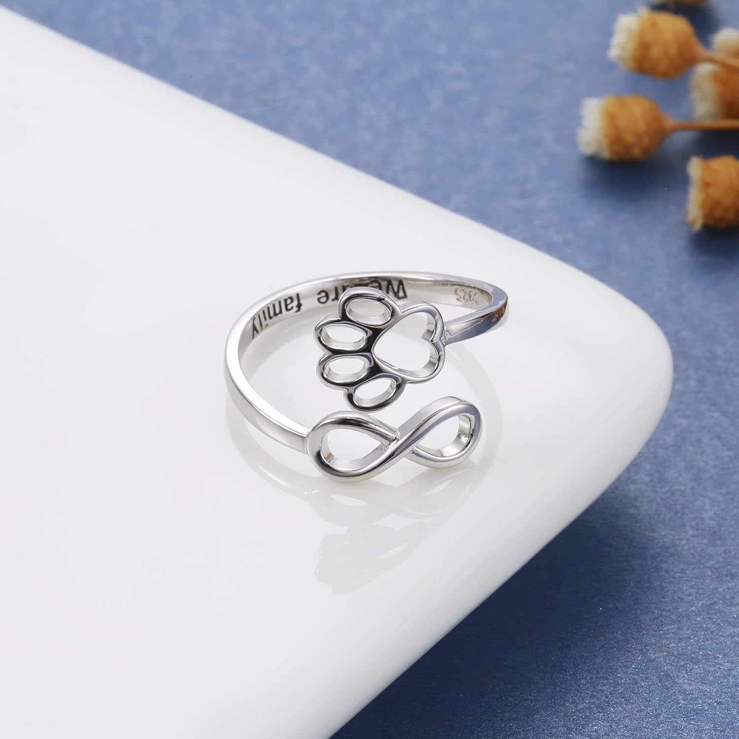 Handgefertigter Ring mit Pfote und Herz