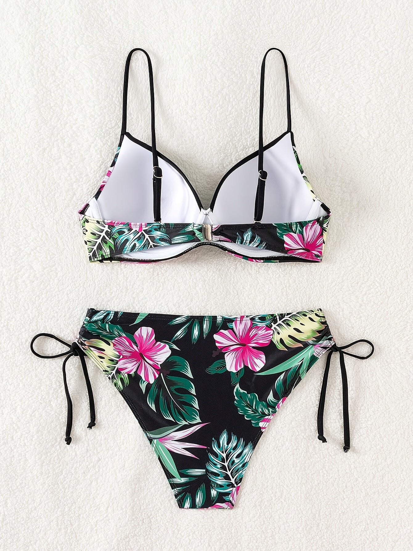 Fiora | Bikini formend mit Bügel und tropischem Blumenmuster für den Sommer