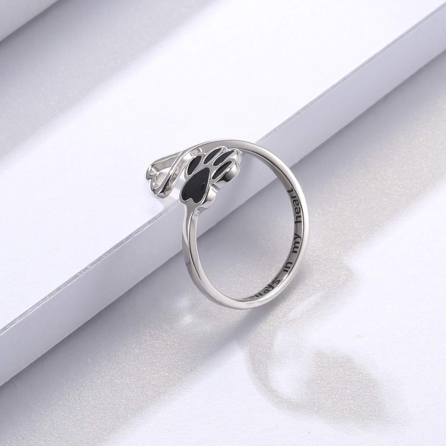 Handgefertigter Ring mit Pfote und Herz