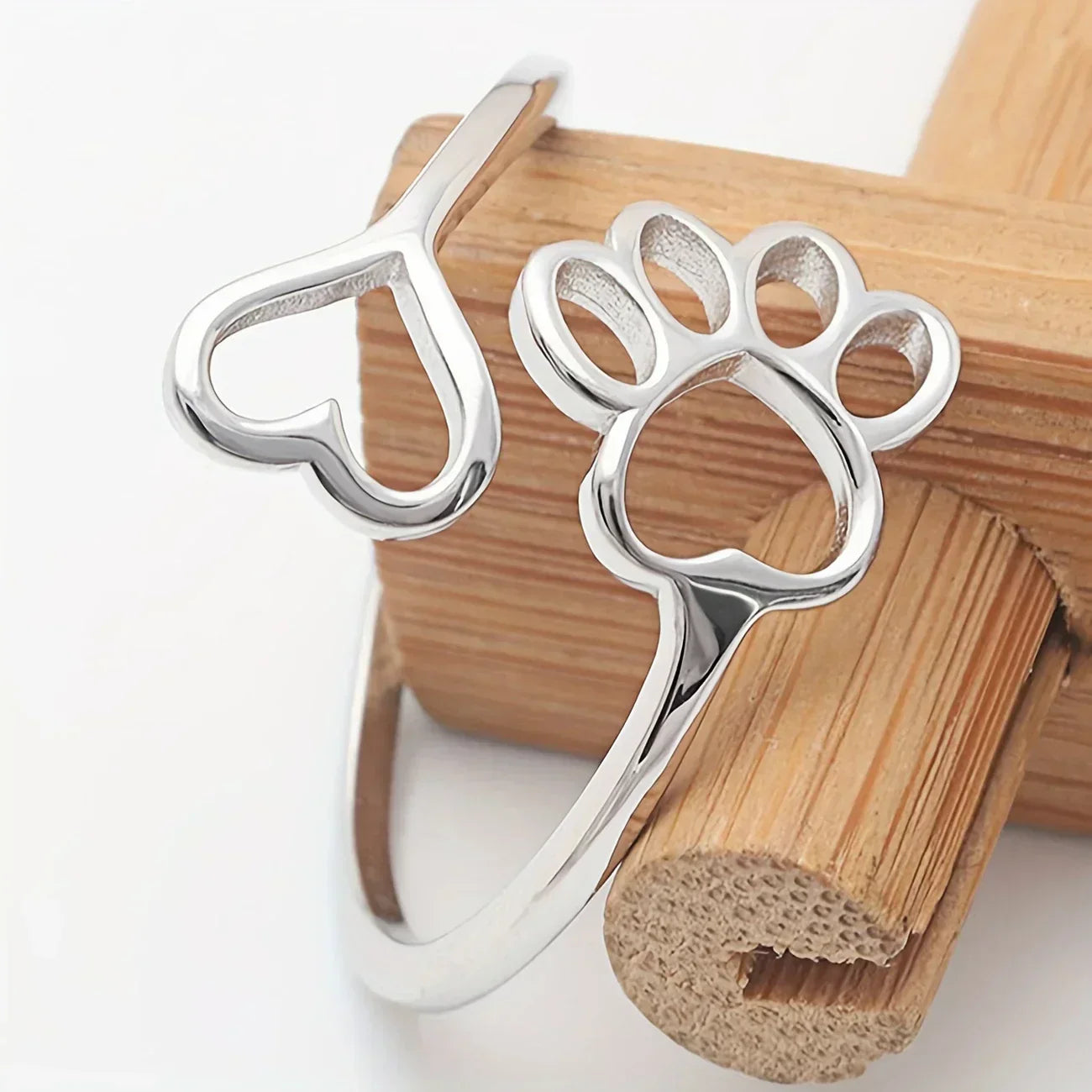 Handgefertigter Ring mit Pfote und Herz